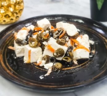 THE FARM FETA SAUDI CHEESE SALAD WITH SLICED ​​OLIVES & OIL 550GM